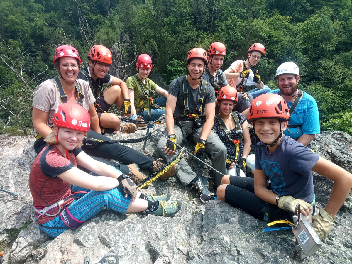 Via ferrata je zábavný zážitek pro každého! Via ferrata je zábavný zážitek pro každého!